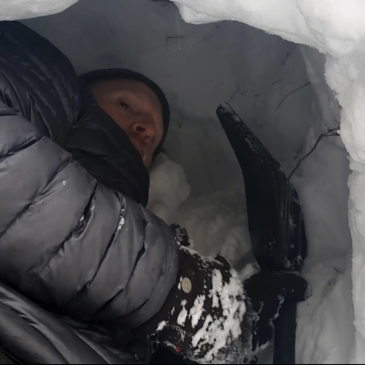 How to Build a Quinzee Snow Shelter - Wilderness Survival Training School