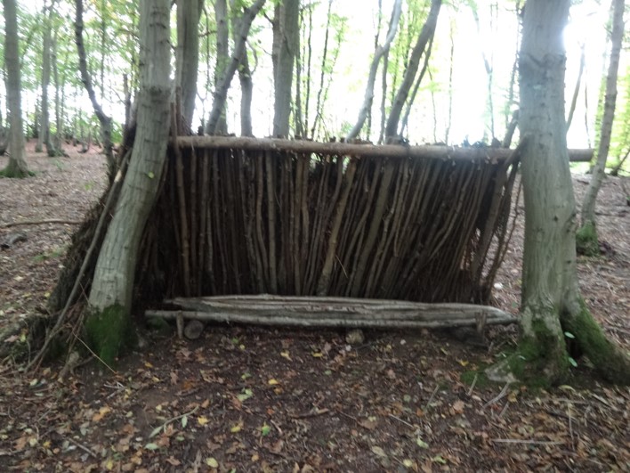Lean-To Debris Shelter - Jack Raven Bushcraft
