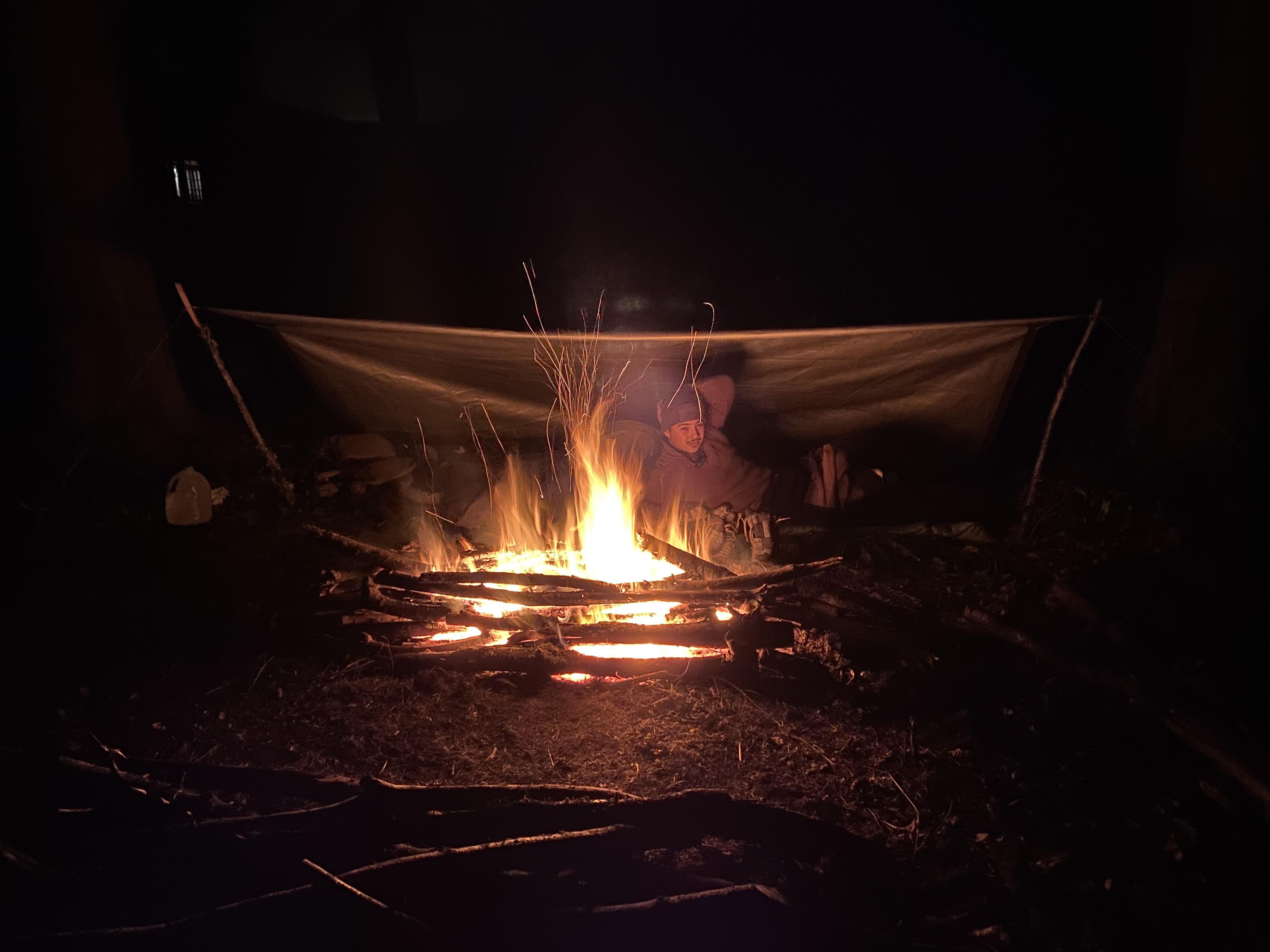 What is the warmest or most efficient tarp/fire combos? : r/Bushcraft