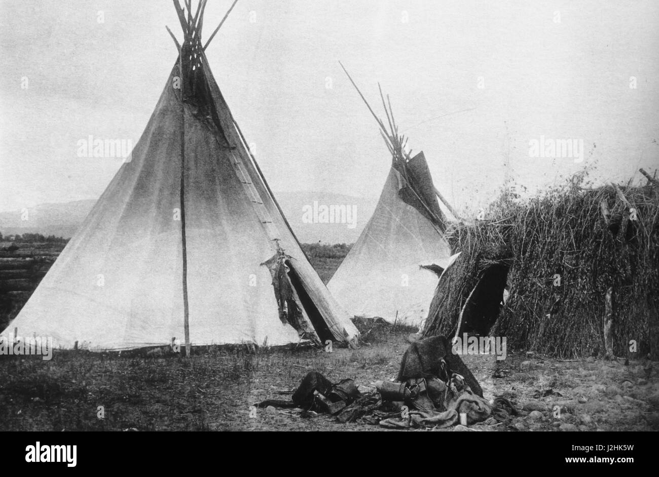 Wickiup shelter hi-res stock photography and images - Alamy